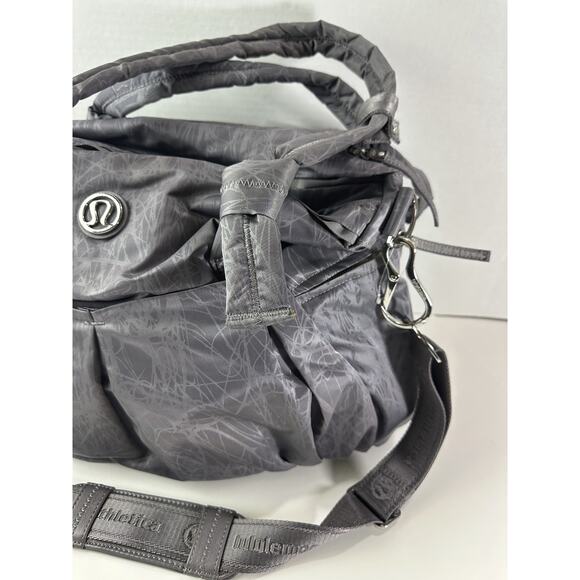 Lululemon Triumph Magnum Nesting Bird Gray Gym School Diaper Duffle Bag Rare HTF - Picture 4 of 16